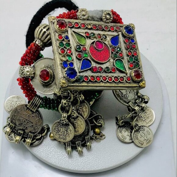 Green and Red Beaded Necklace With Vintage Coins and Big Pendant Antique Tribal - Picture 11 of 12